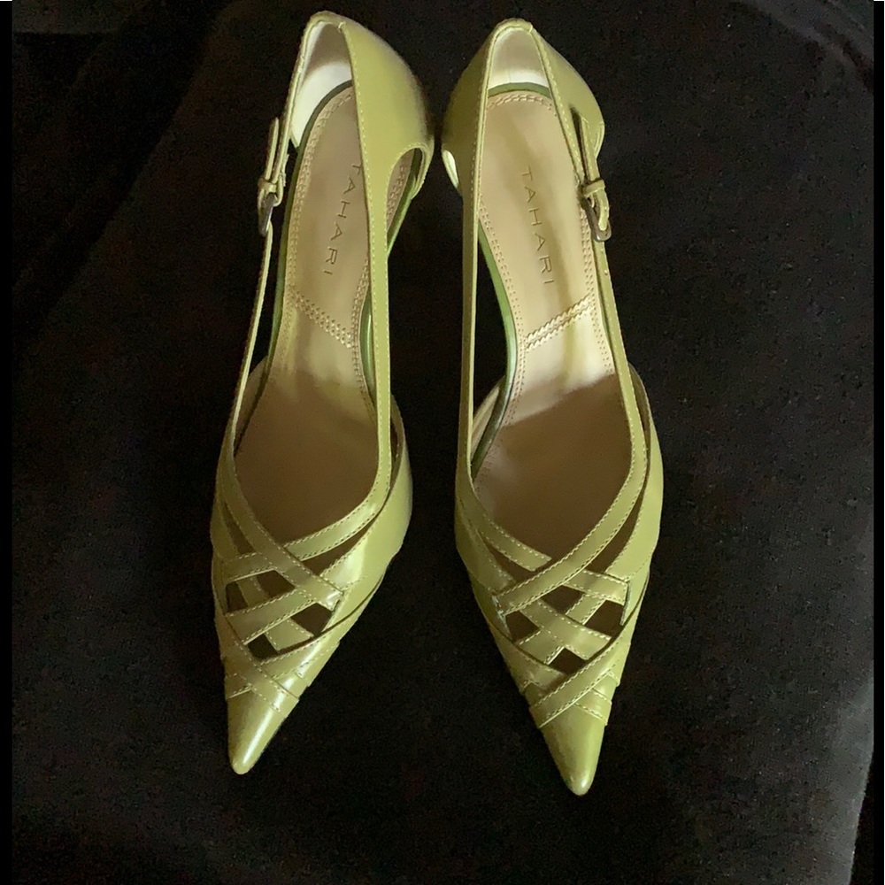 TAHARI HEELS NWOT